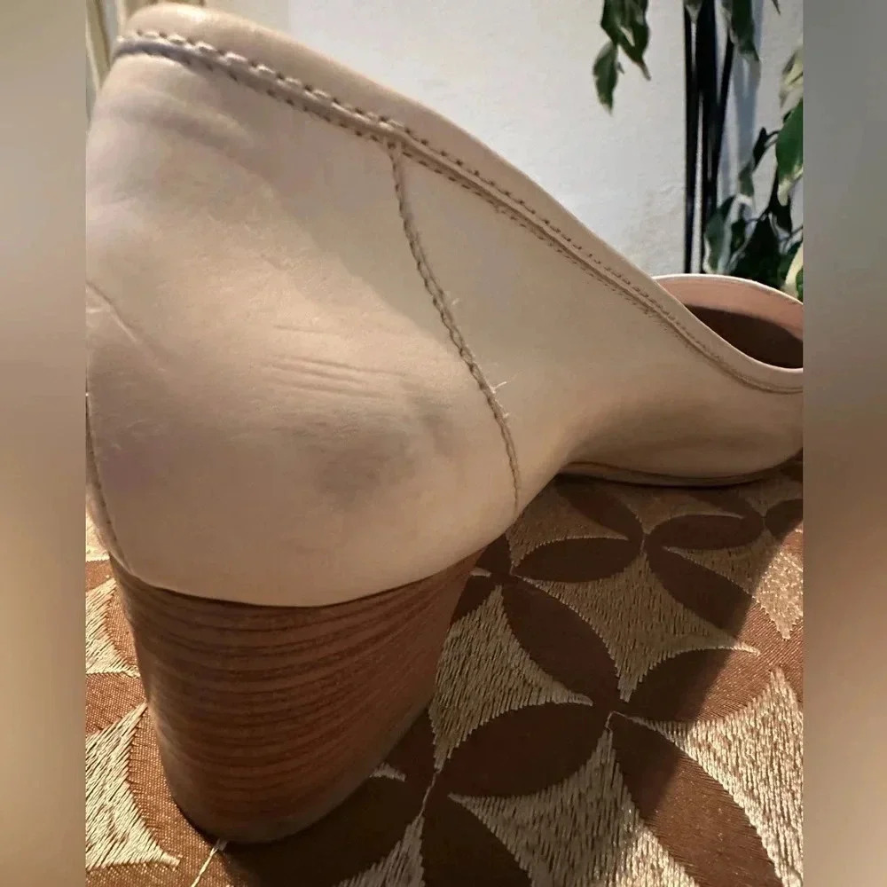 Salvatore Ferragamo cream pumps size 8 2A - Picture 5 of 10